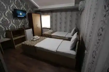 Hilton Plaza 777 - 44