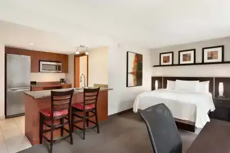 Embassy Suites by Hilton - - 24