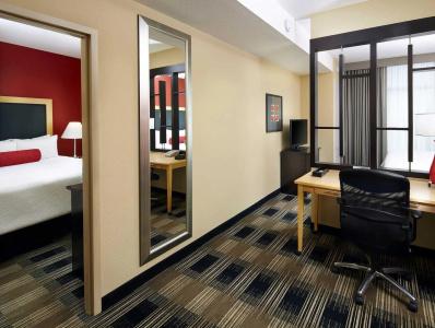 Cambria Miami Airport - Blue Lagoon - 43