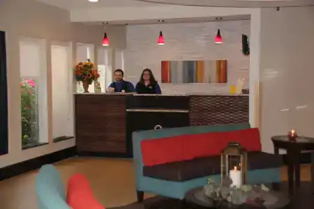 Club Nashville Inn & Suites - 12