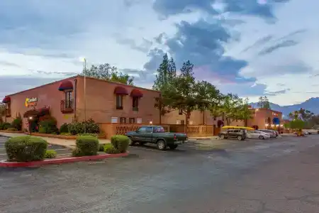 Comfort Suites At Sabino Canyon - 23