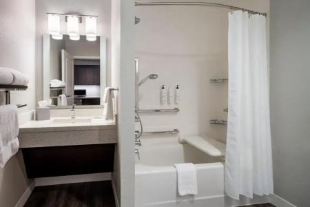 Fairfield Inn & Suites by Marriott - 31