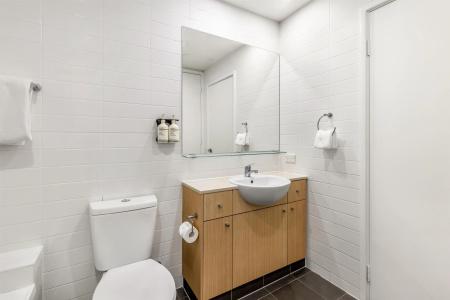 Adina Apartment Barrack Plaza - 33