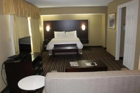 Hawthorn Suites East - 69