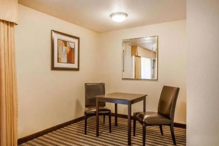 Quality Inn & Suites Vancouver - 58