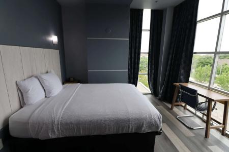 Days Inn & Suites by Wyndham - 4