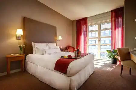 Giraffe by Library Hotel Collection - 56
