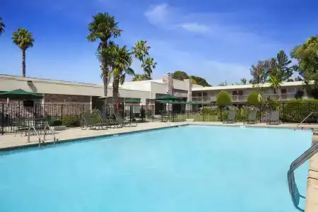 Ramada by Wyndham/Silicon Valley - 10