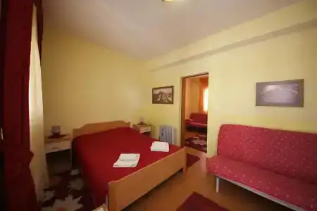 Tamara - 42