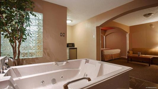 Quality Inn & Suites Dallas-Cityplace - 17