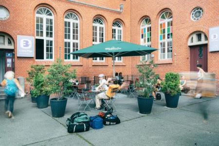 Three Little Pigs Hostel - Your Berlin Castle - 6