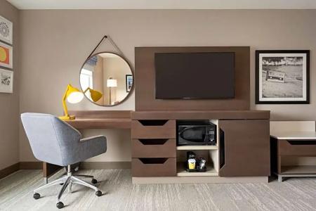 Hampton Inn & Suites West - 55