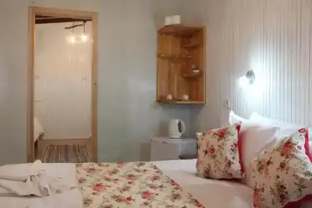 Esralina Pension - 48