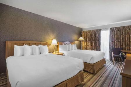 DoubleTree by Hilton North - 34