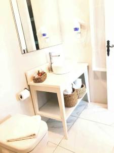 Beyaz Kapi Boutique - 10