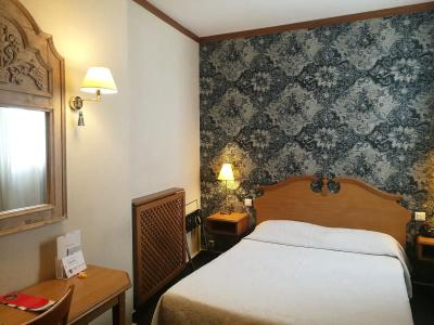 Hôtel De Fleurie - 3