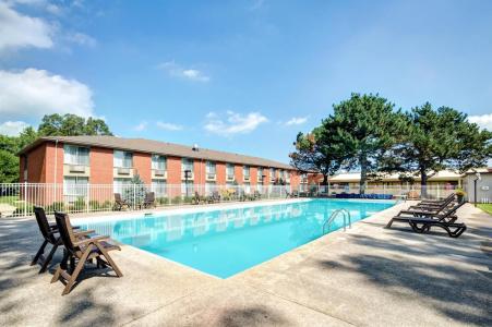 Best Western Plus Guildwood Inn - 15
