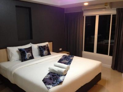Sukhumvit Suites - 13