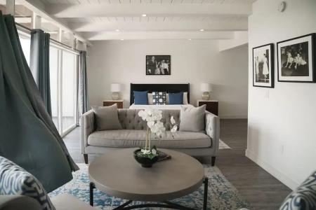 Hollywood Hills - 73