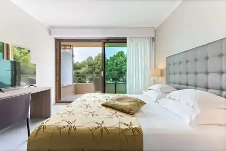 The Residence - 101