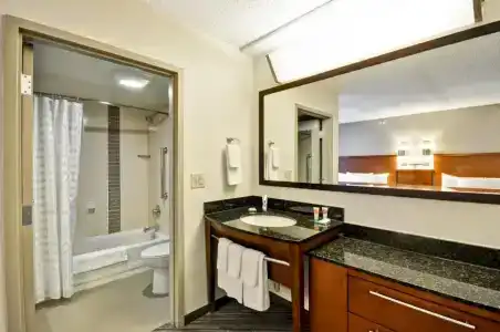 Hyatt Place Uptown - 35