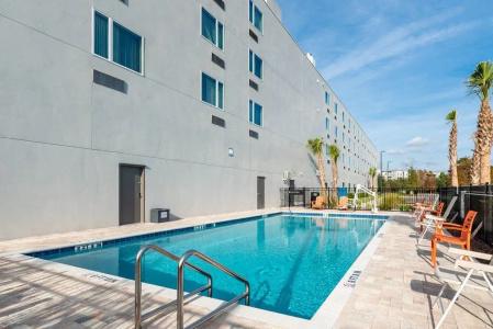 Spot x By Red Collection Orlando International Dr - 22
