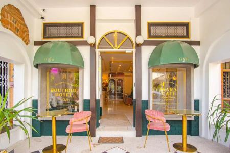 Isara Boutique And Cafe - 11