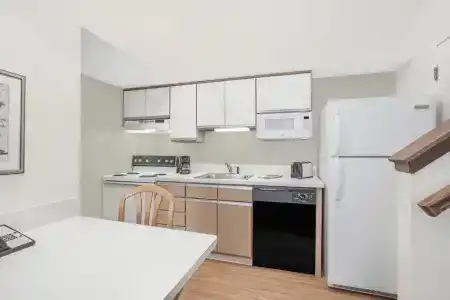 Hawthorn Suites - 24