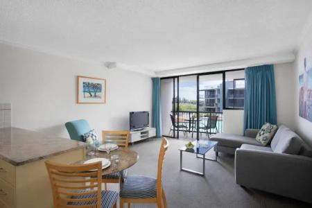 BreakFree Grand Pacific - 130