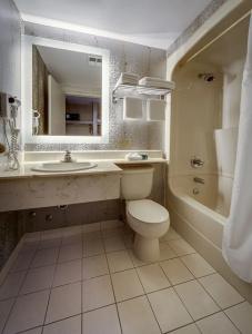 Monte Carlo Inn - 8