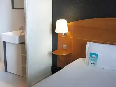Kyriad Clermont Ferrand Centre - 73