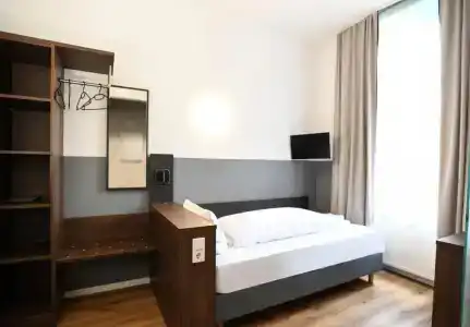 Apadana Frankfurt - 21