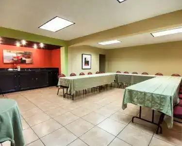 Quality Inn Airport East - 18