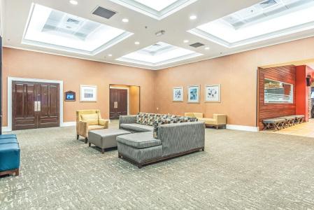 DoubleTree by Hilton - 1