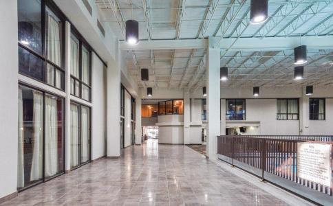 Red Roof Inn Plus+ & Suites Houston – Iah Airport Sw - 15