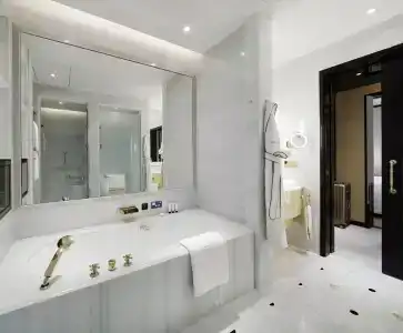 The Peninsula - 10