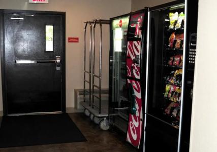 WoodSpring Suites - 10