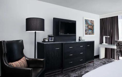 DoubleTree by Hilton - 23