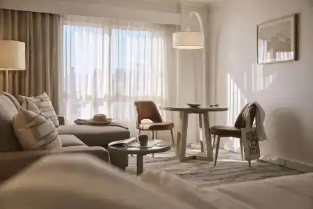Rydges - 65