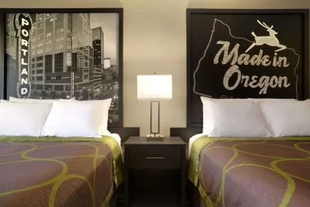 Super 8 by Wyndham Portland Airport - 13