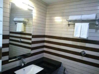 The Royal Comfort - 39