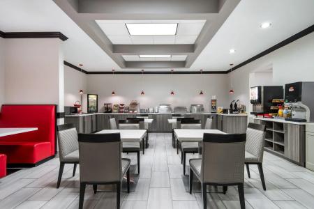 Hawthorn Suites by Wyndham - 29