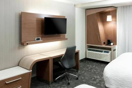 Courtyard by Marriott Alliance Town Center - 33