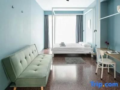 Zeus is Loose Hostel - 96