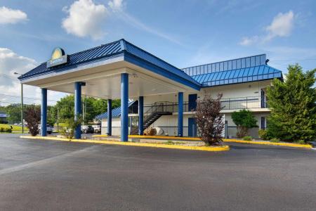 Days Inn by Wyndham North - 0