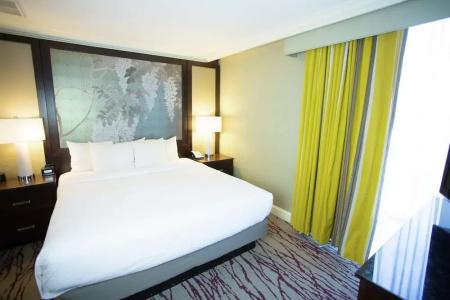 DoubleTree by Hilton Historic Savannah - 75
