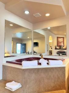 Breakers Boutique Inn - 121