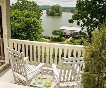Lookout Point Lakeside Inn - 53