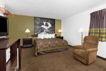 Super 8 by Wyndham/Brooks Street - 30