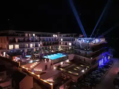 Royal Blue & Residences - 9
